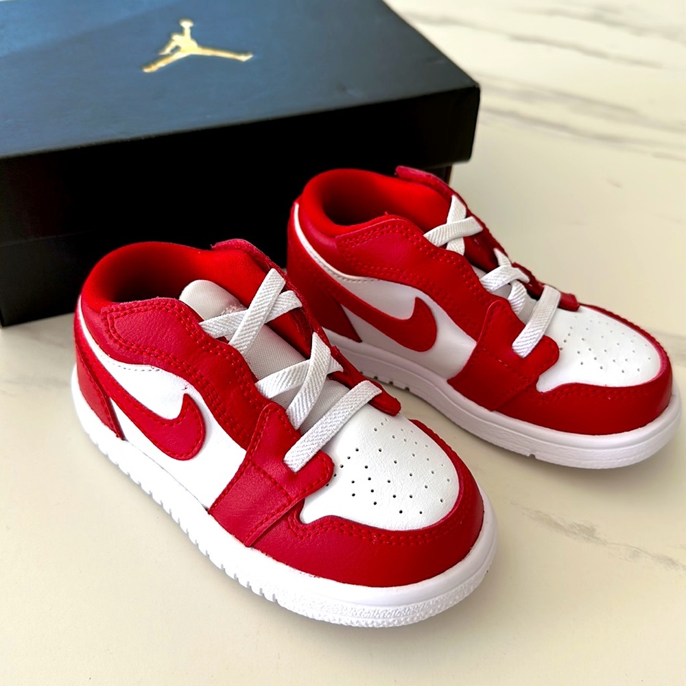 Toddler Jordan’s sneaker - Picture 2 of 5